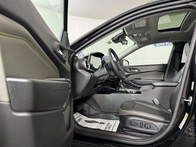 New 2025 Chevrolet Trax ACTIV w/ Sunroof Package image 11