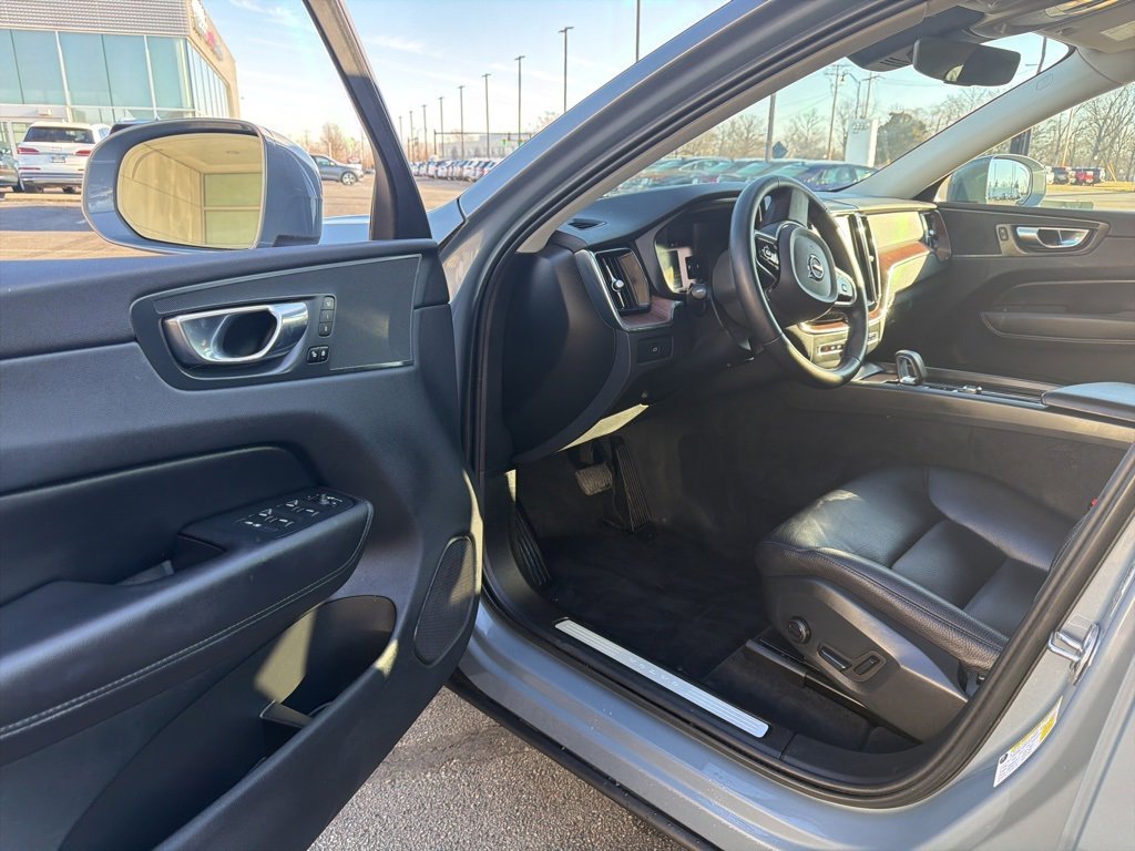 Certified 2023 Volvo XC60 B5 Plus image 7