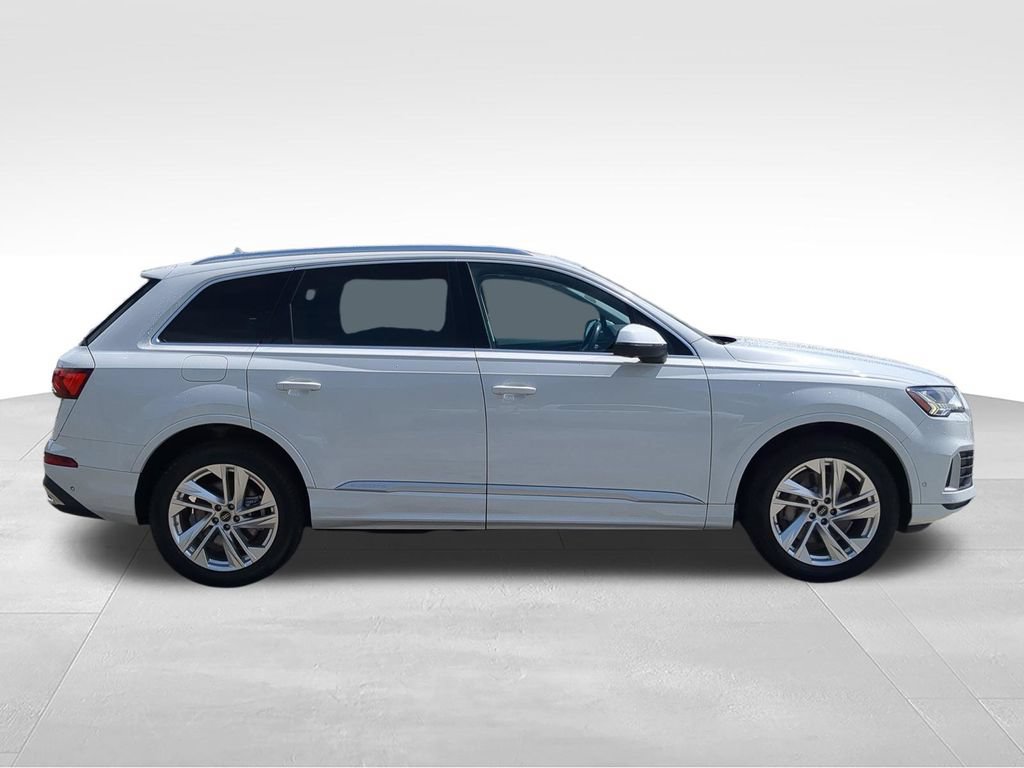 Used 2023 Audi Q7 2.0T Premium Plus w/ Premium Plus Package AWD/4WD image 2