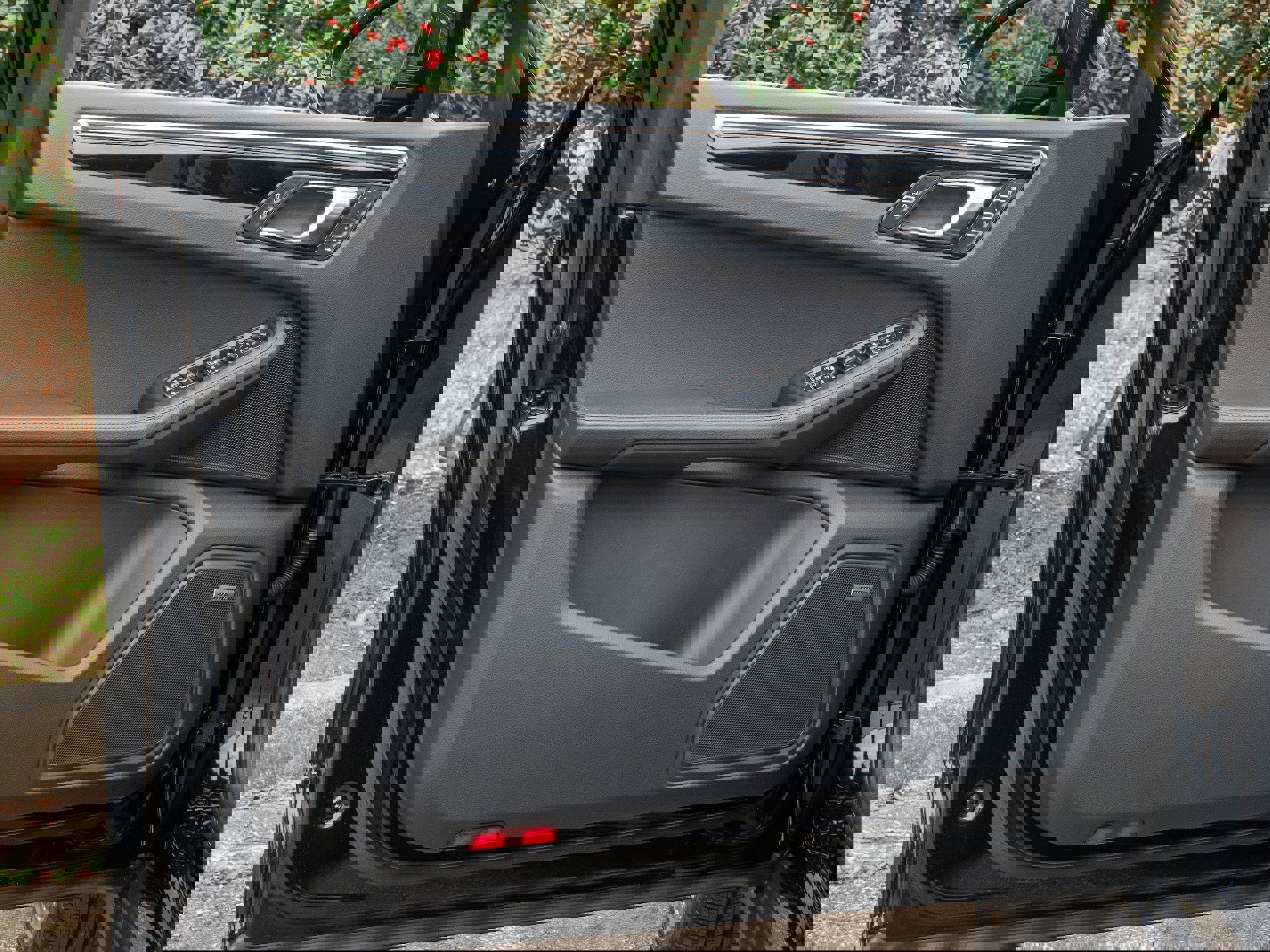 Certified 2025 Porsche Macan image 27