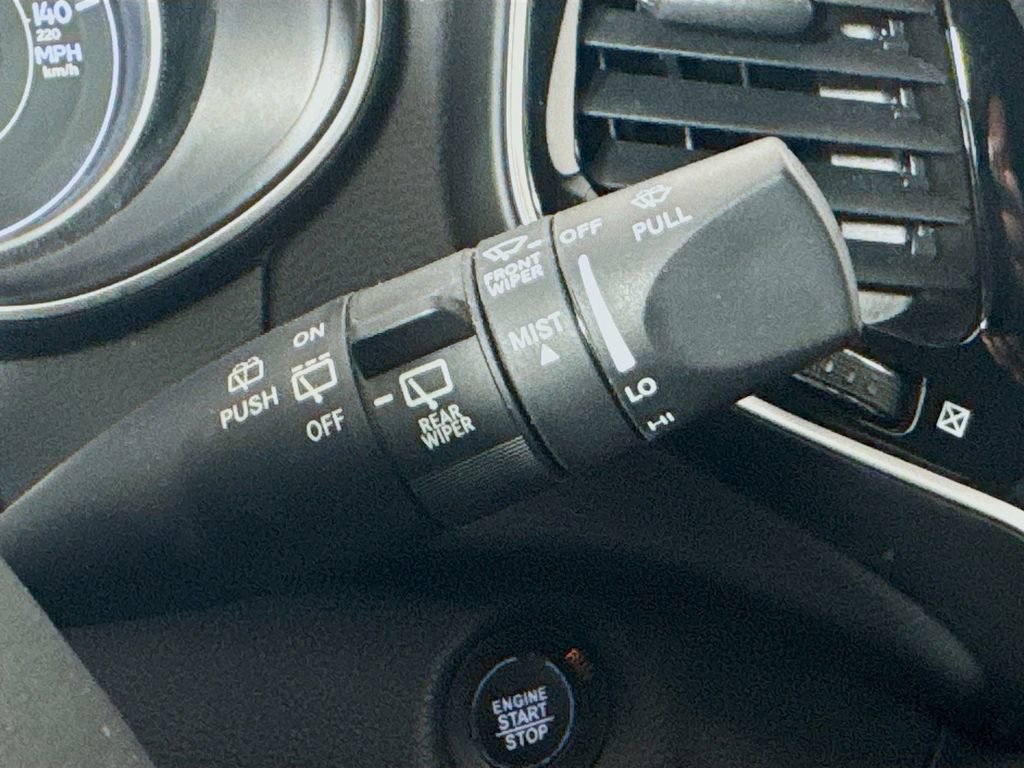 Used 2019 Jeep Cherokee Limited FWD image 9