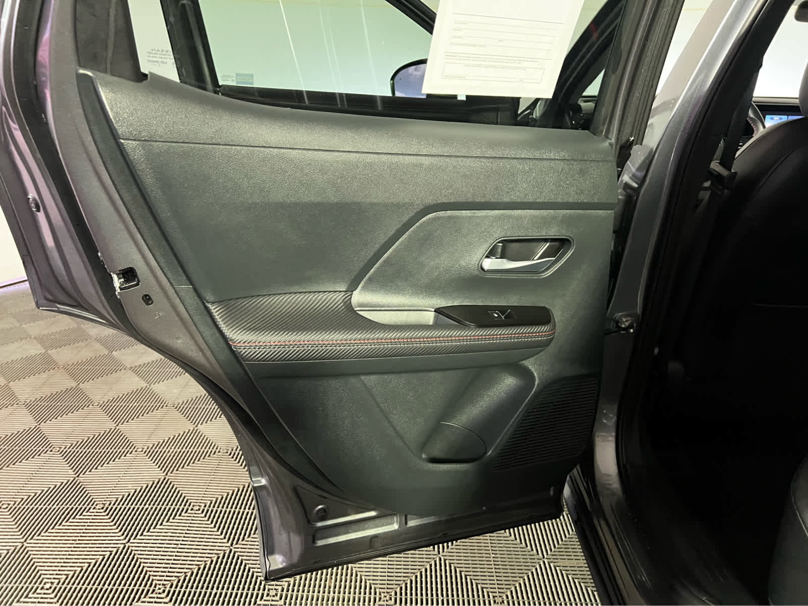Certified 2025 Nissan Kicks SR FWD image 23