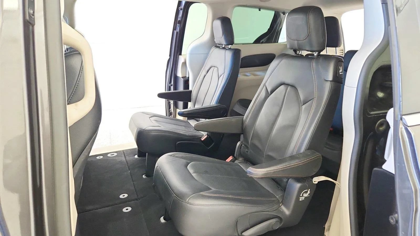 Used 2019 Chrysler Pacifica Touring-L FWD image 24