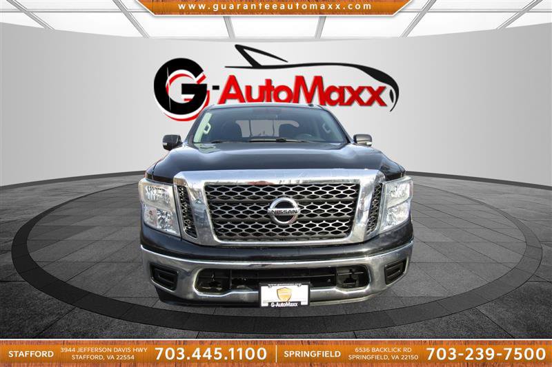 Used 2018 Nissan Titan SV image 2