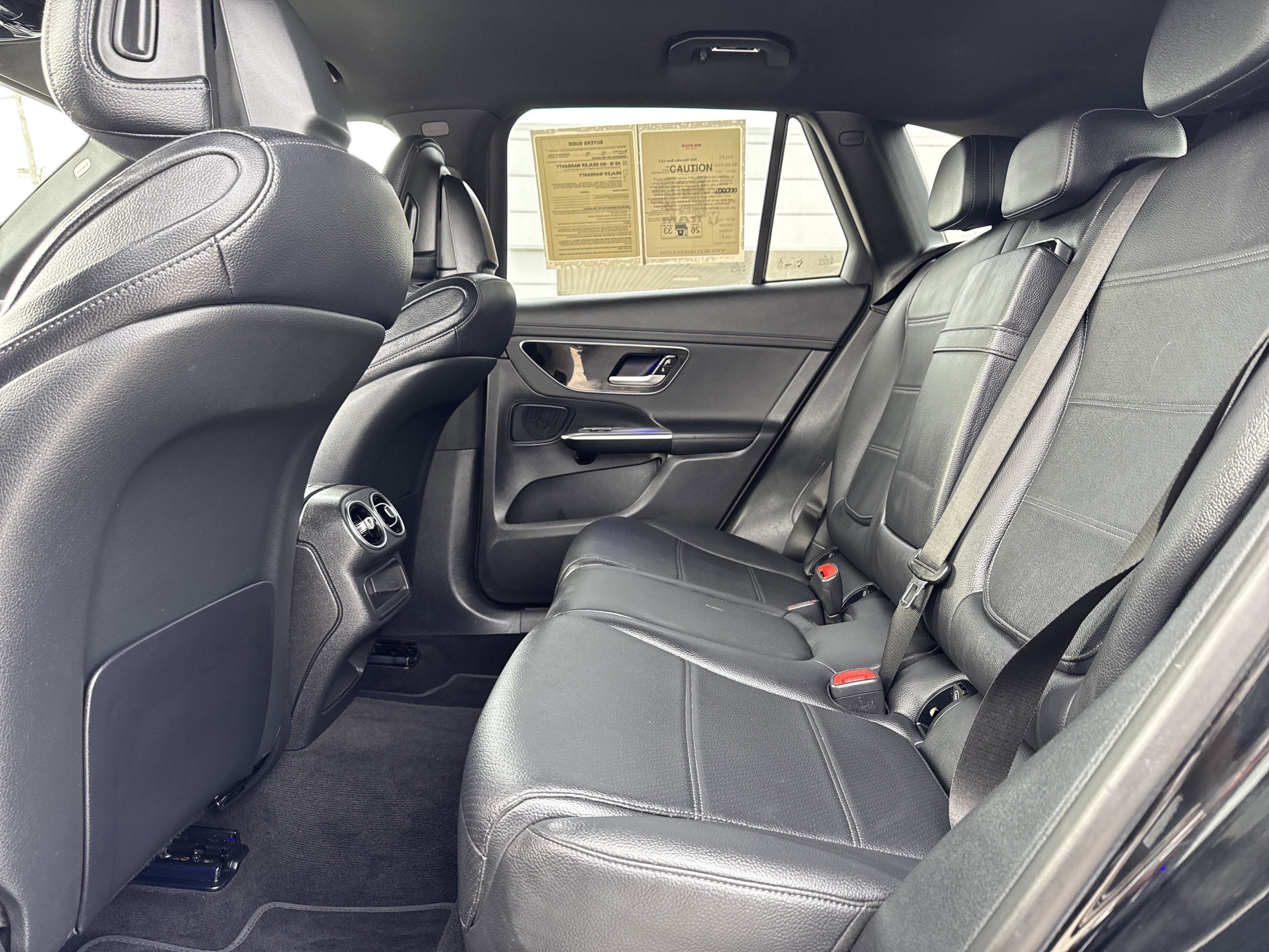 Used 2024 Mercedes-Benz GLC 300 image 29