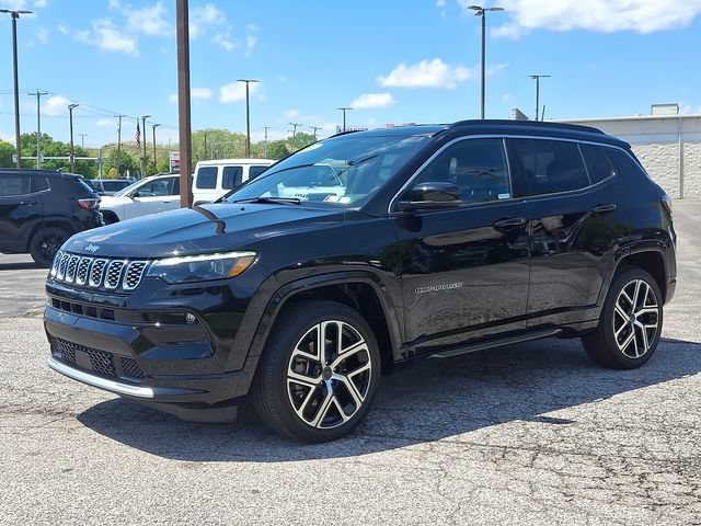Certified 2025 Jeep Compass Limited w/ Elite Group AWD/4WD image 3