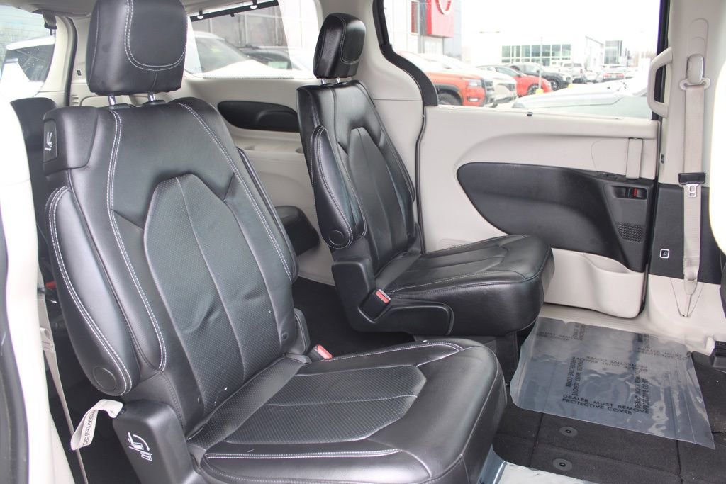Used 2022 Chrysler Pacifica Touring-L image 21