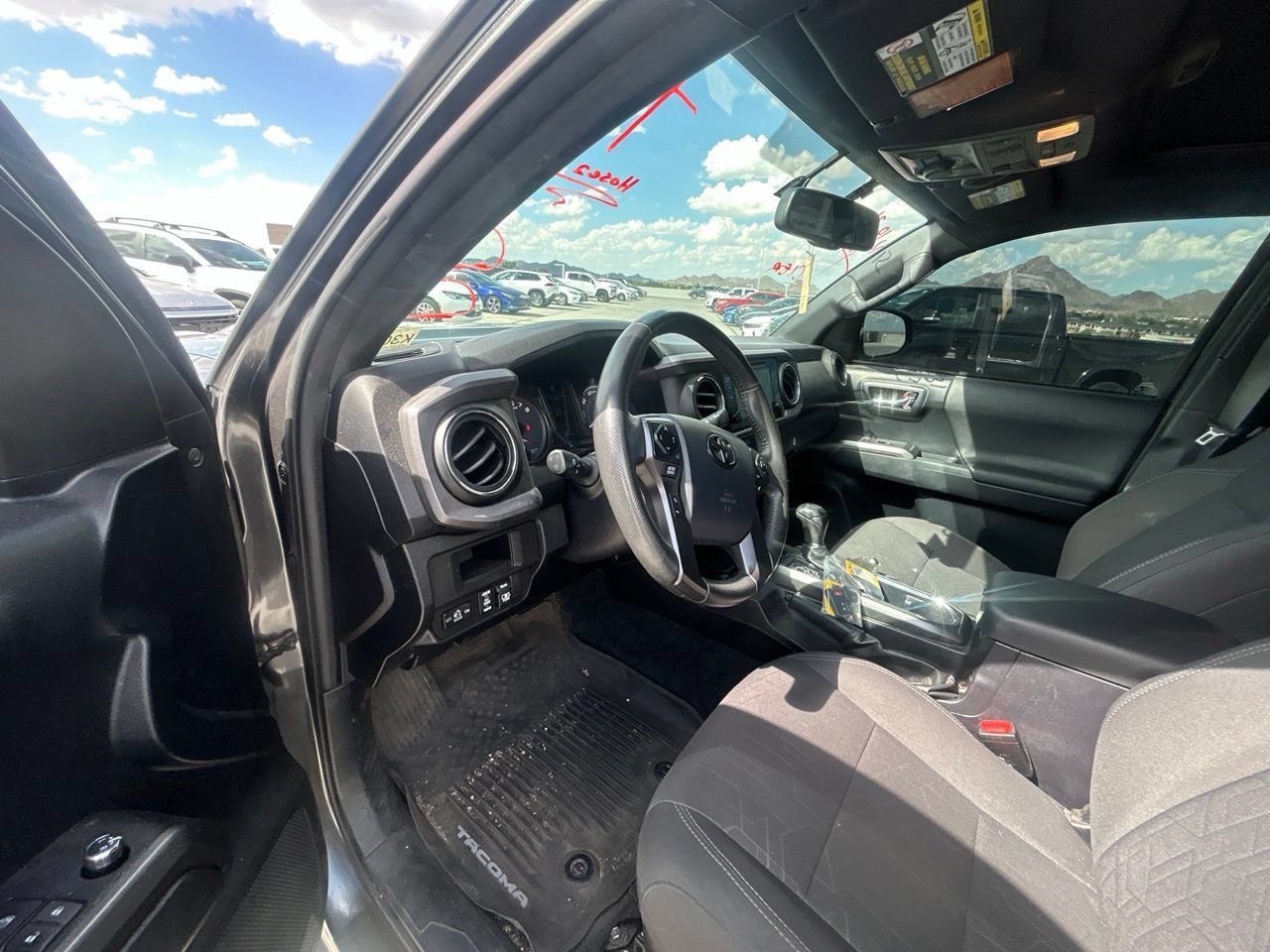 Used 2017 Toyota Tacoma TRD Off-Road w/ Premium & Technology Package AWD/4WD image 6