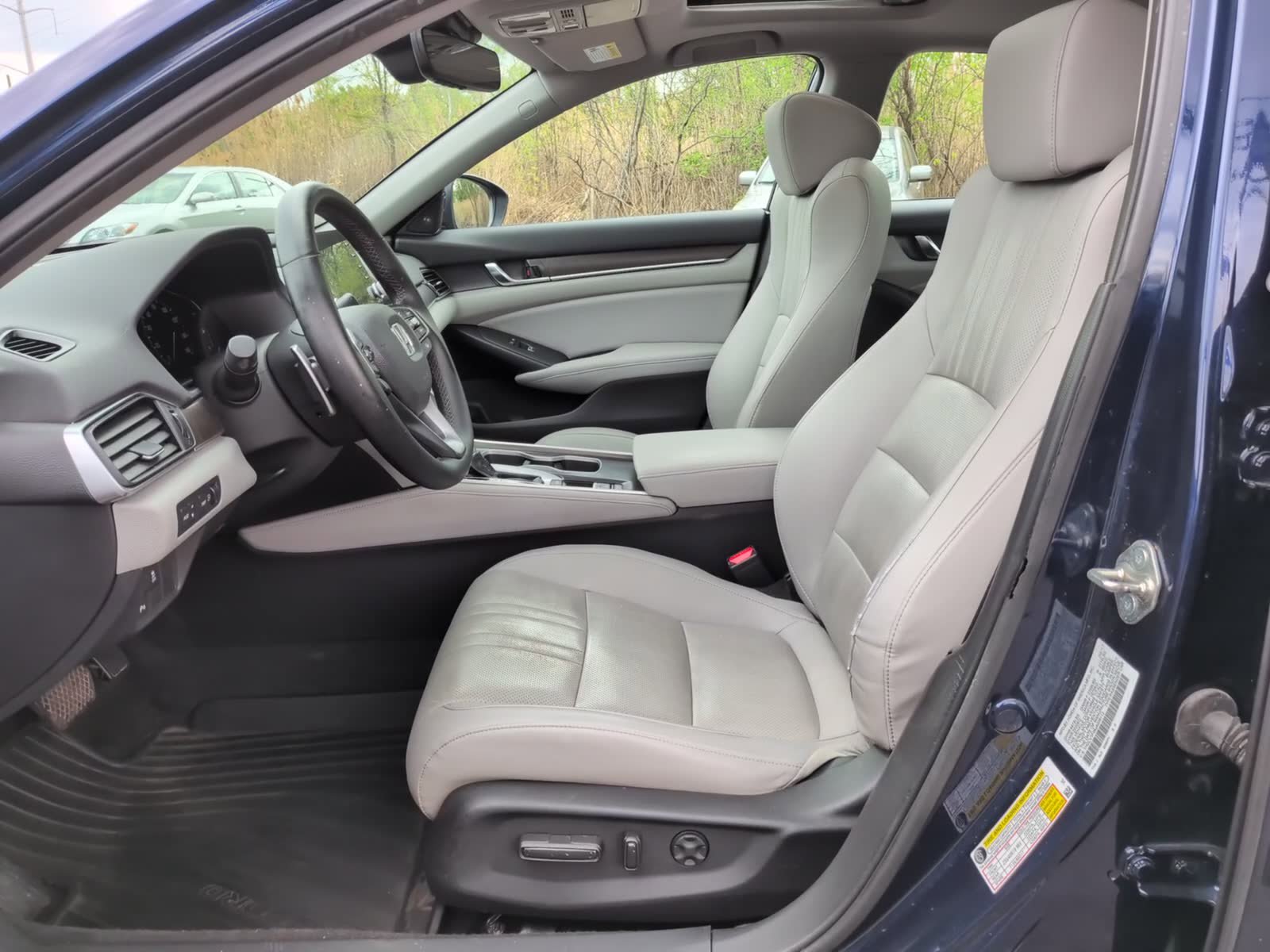 Used 2018 Honda Accord Touring image 15