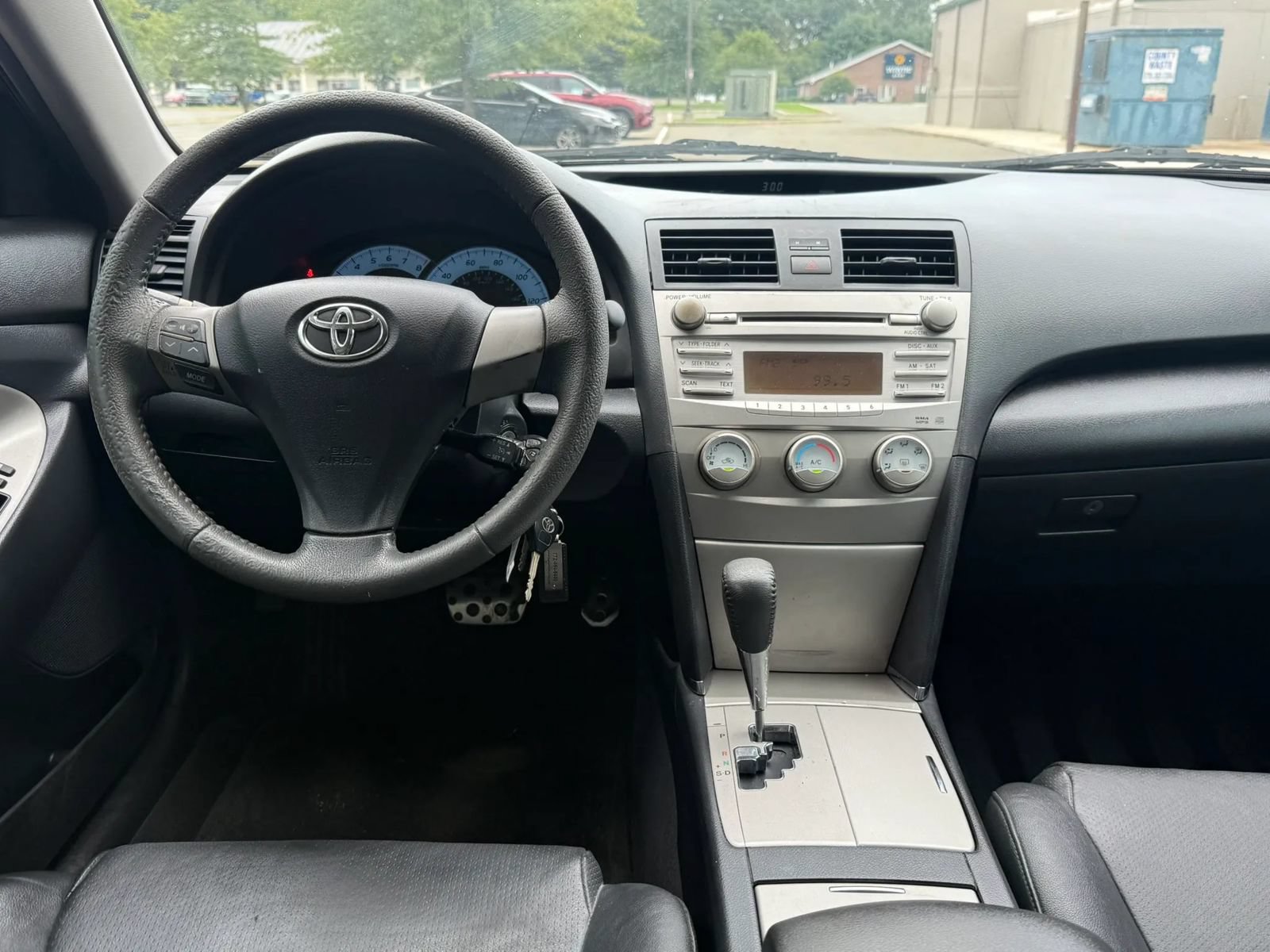Used 2011 Toyota Camry SE w/ SE Extra-Value Pkg #1 FWD image 13