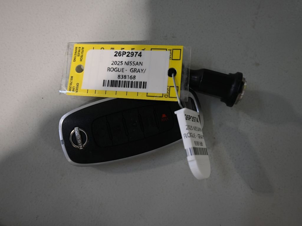 Used 2025 Nissan Rogue SV AWD/4WD image 11