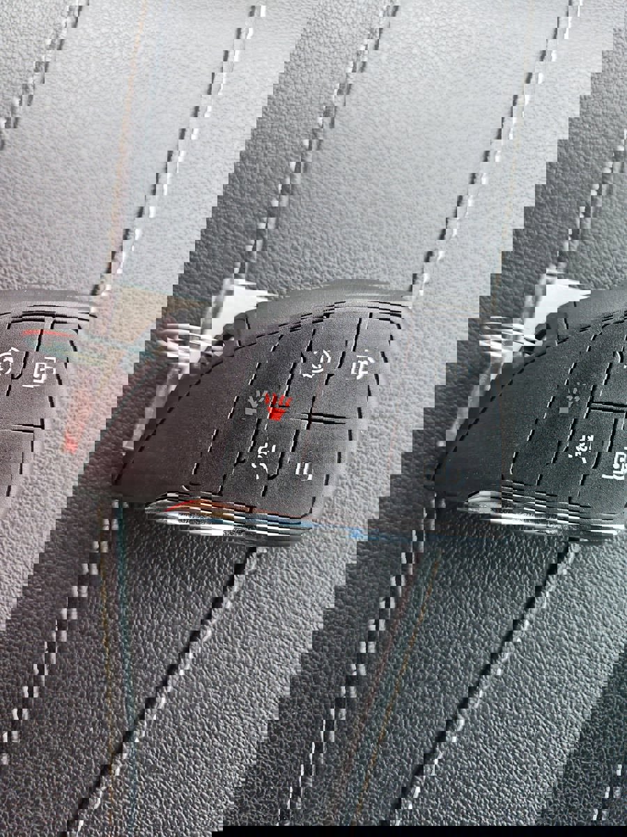 Used 2025 Chevrolet Traverse LT image 11