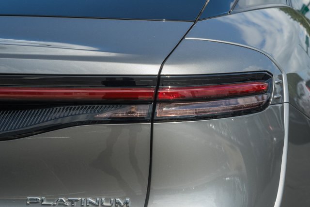 Used 2024 Toyota Crown Platinum AWD/4WD image 7
