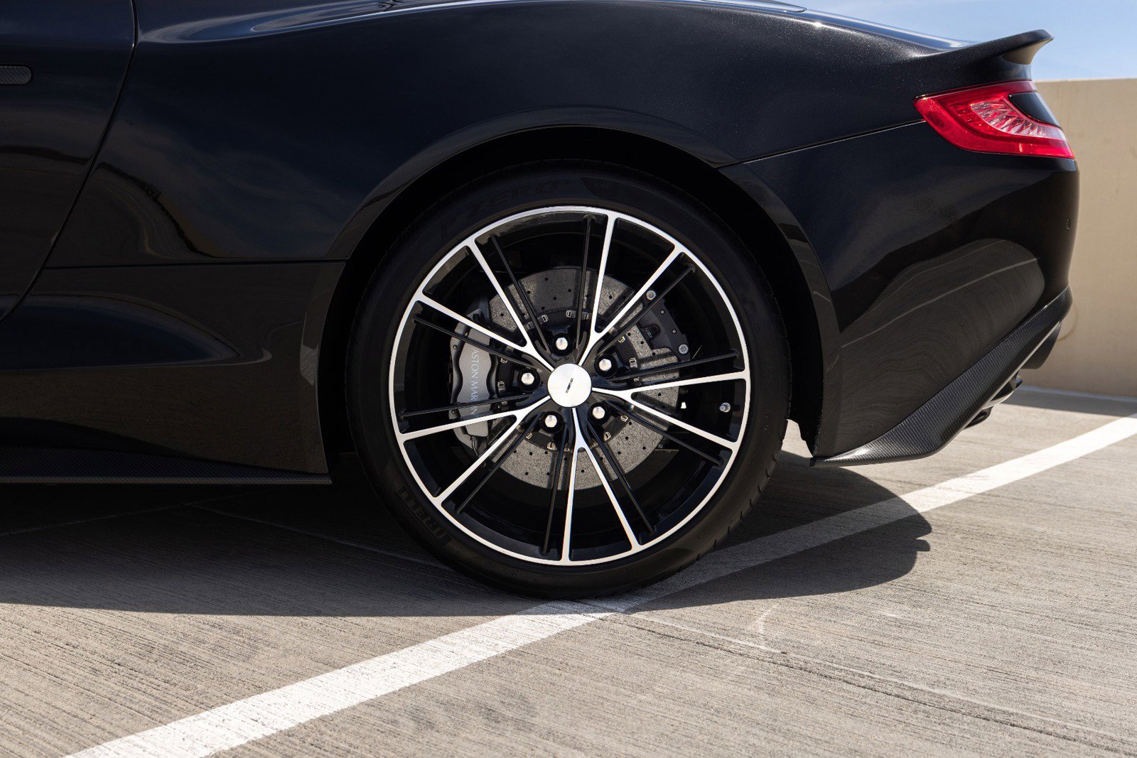 Used 2015 Aston Martin Vanquish Volante RWD image 13