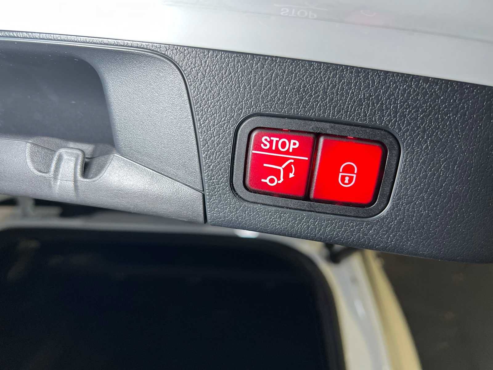 Used 2026 Mercedes-Benz GLB 250 4MATIC image 17