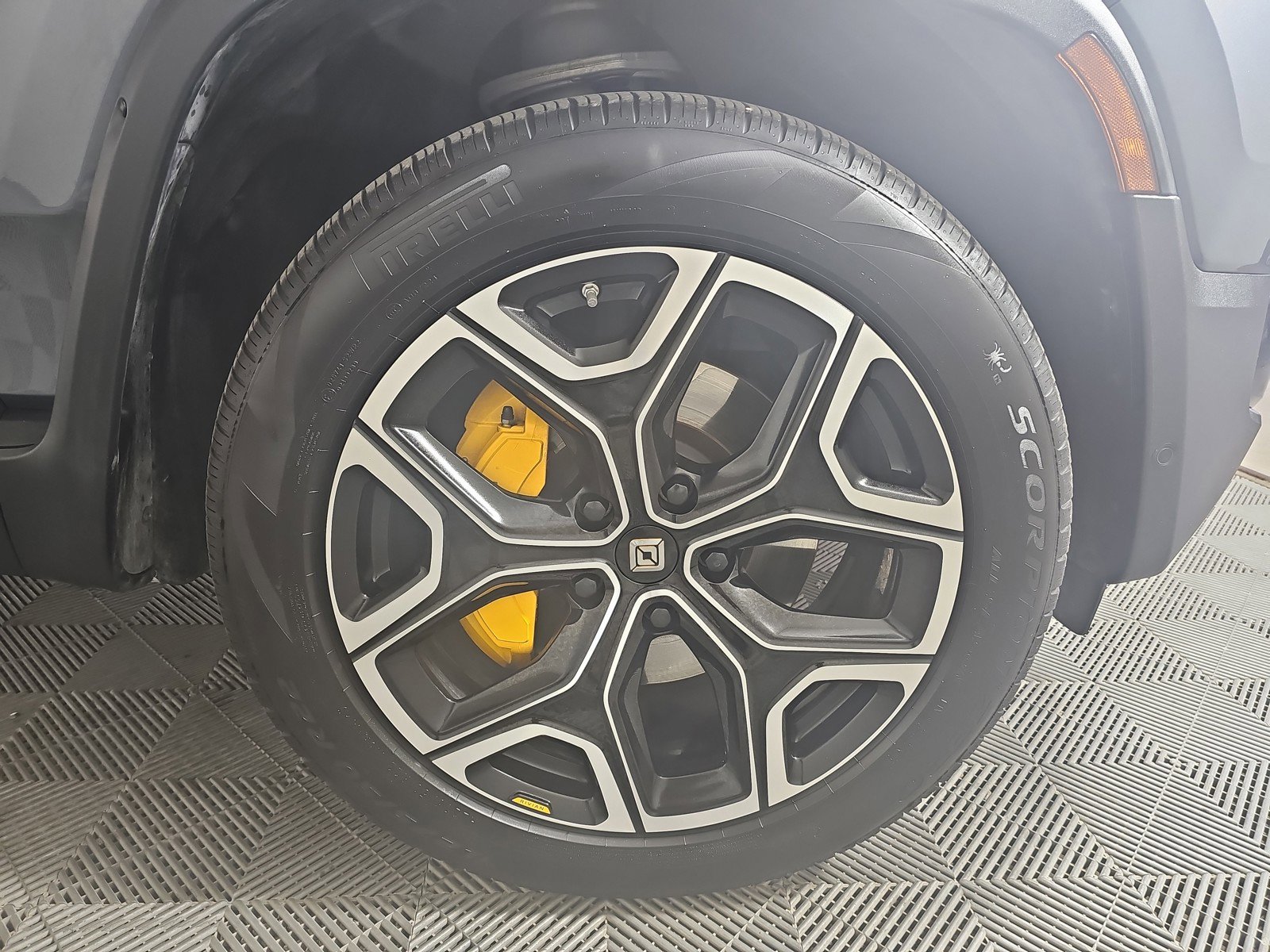Used 2022 Rivian R1T Adventure AWD/4WD image 12