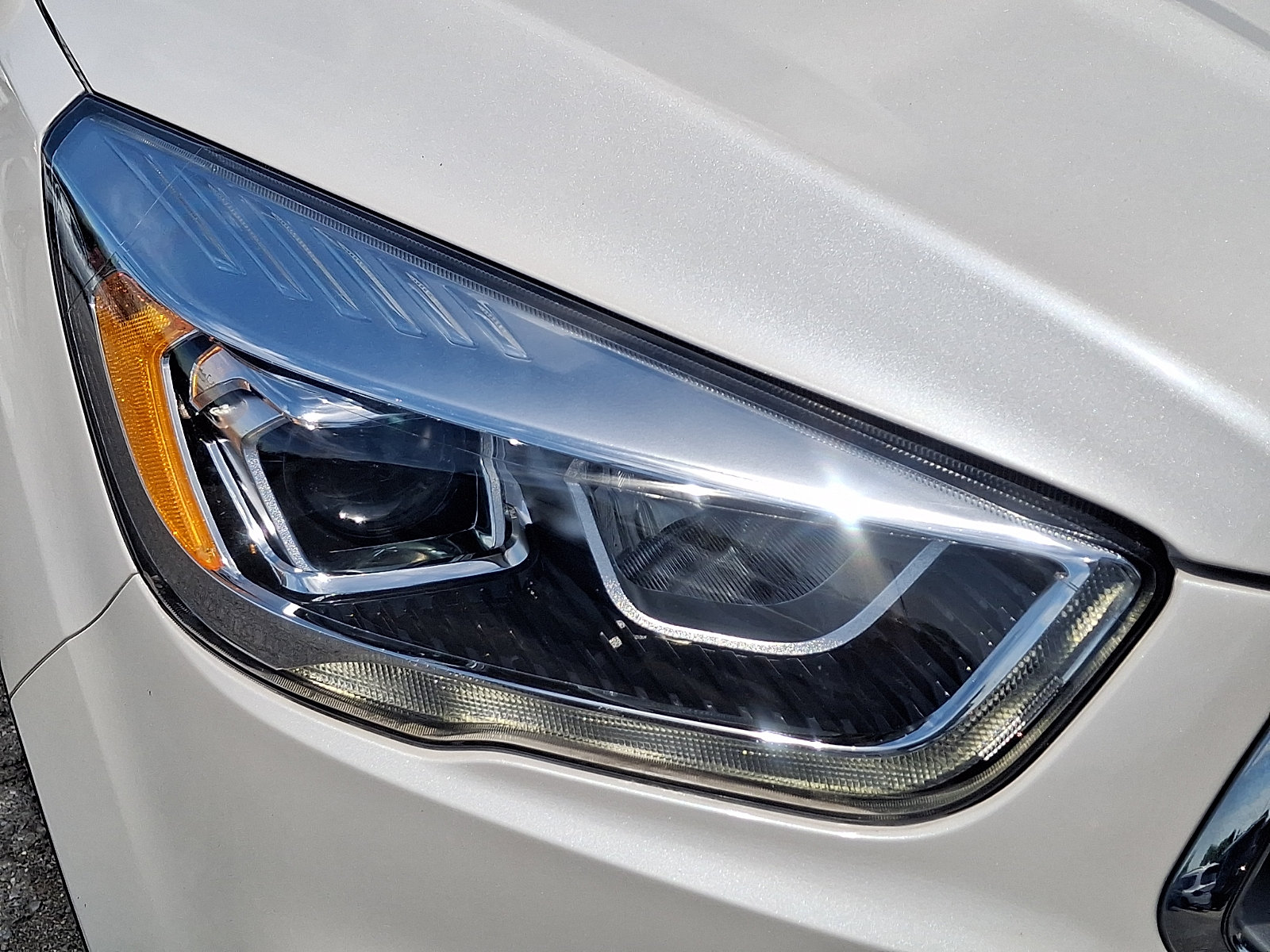 Used 2019 Ford Escape SEL AWD/4WD image 9