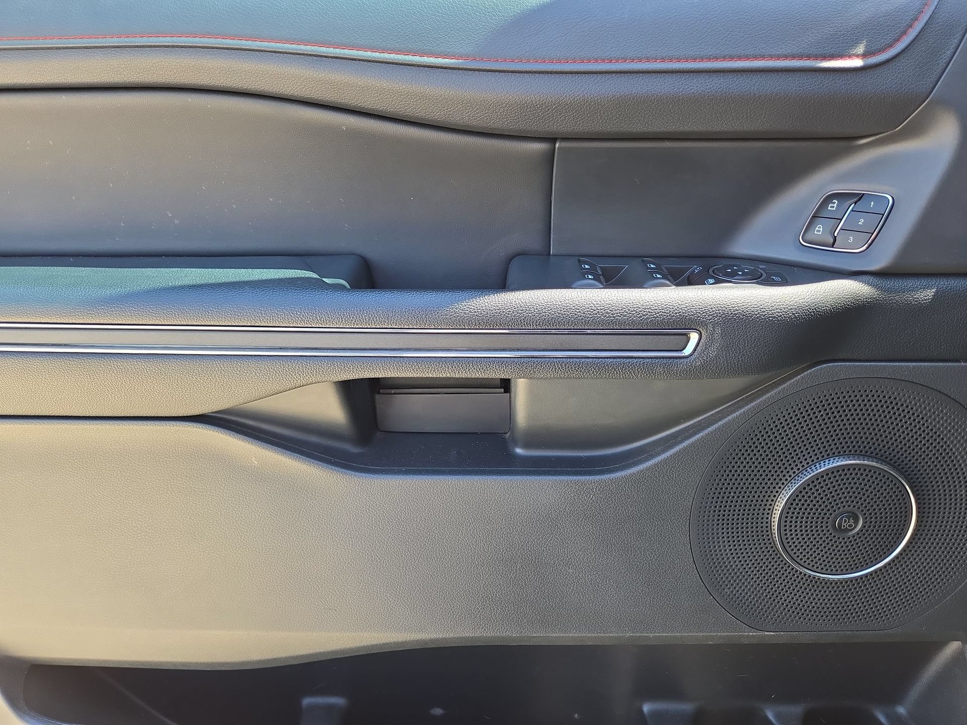Used 2023 Ford Expedition Limited RWD image 15
