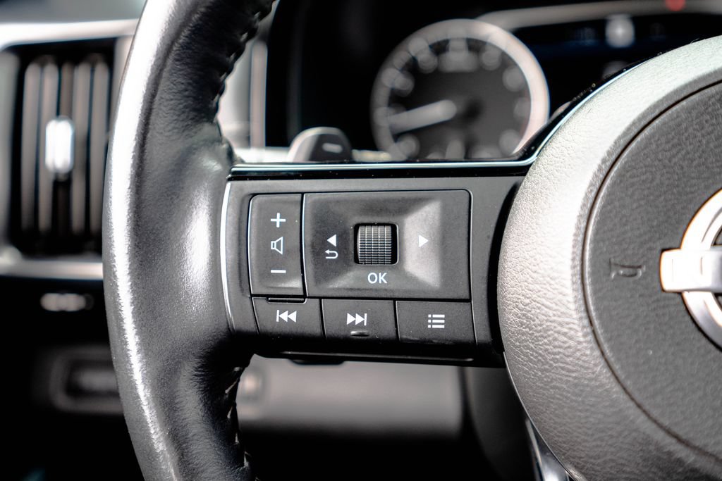 Used 2023 Nissan Pathfinder SL FWD image 16