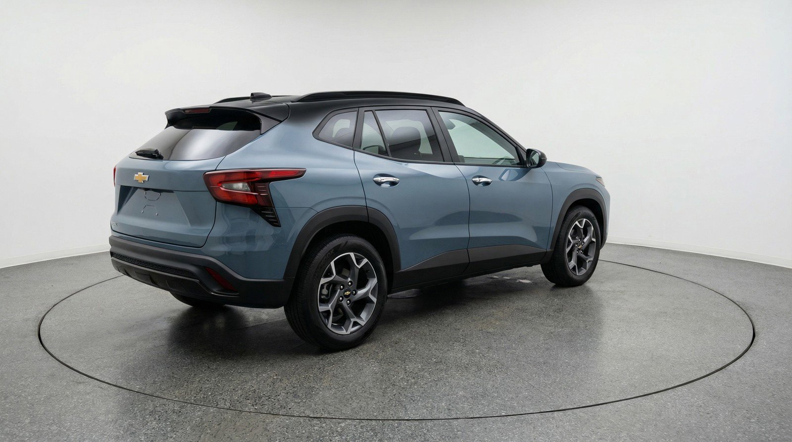 Used 2025 Chevrolet Trax LT FWD image 9