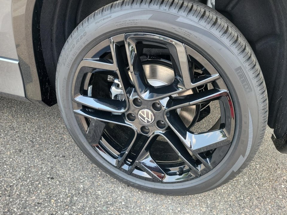 New 2026 Volkswagen Tiguan SE R-Line FWD image 23