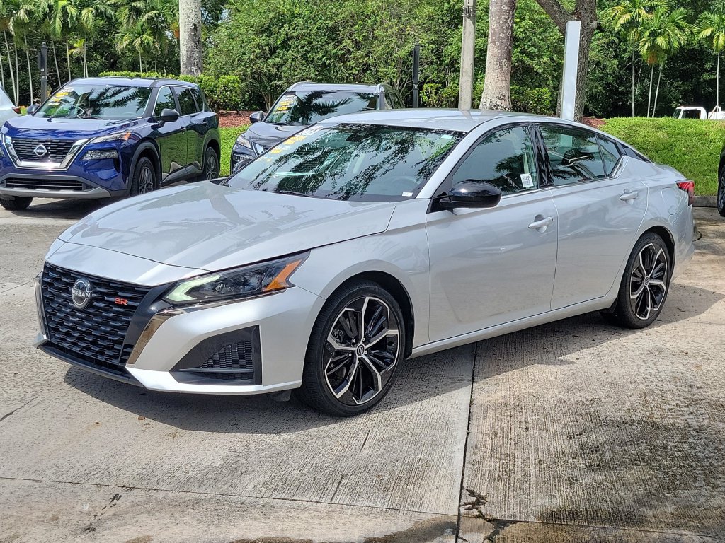 Certified 2024 Nissan Altima 2.5 SR FWD image 3