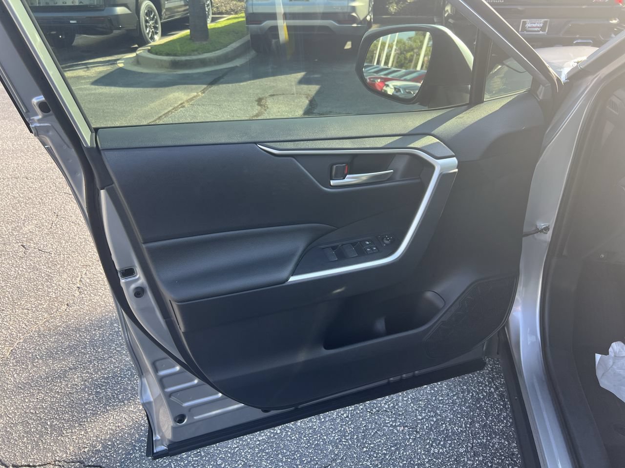 Used 2025 Toyota RAV4 XLE AWD/4WD image 14
