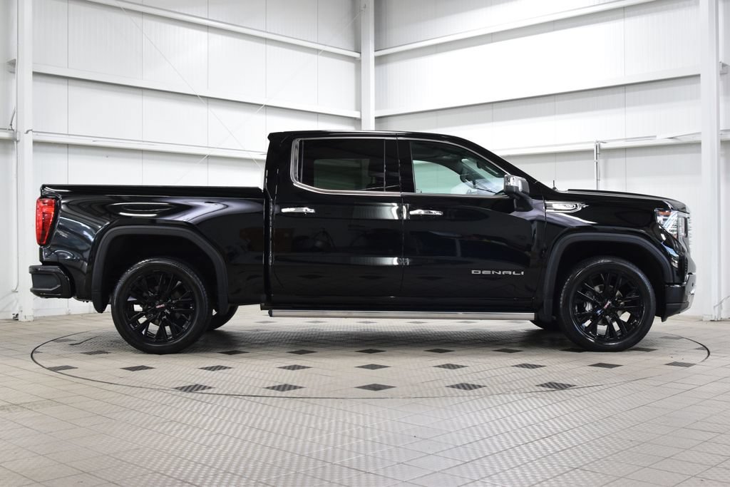 Used 2022 GMC Sierra 1500 Denali w/ Technology Package AWD/4WD image 9