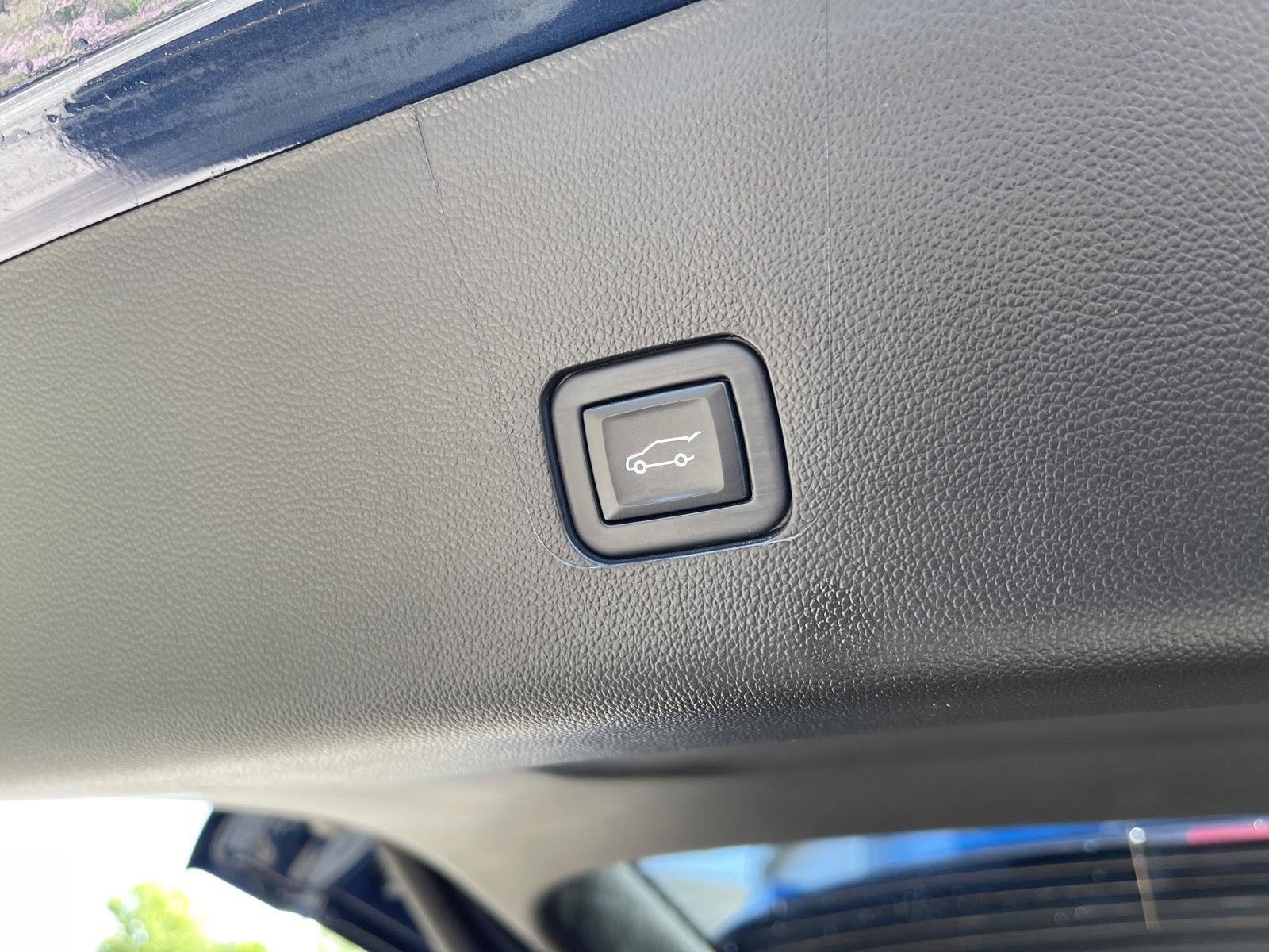 Used 2023 Chevrolet Traverse LT FWD image 46