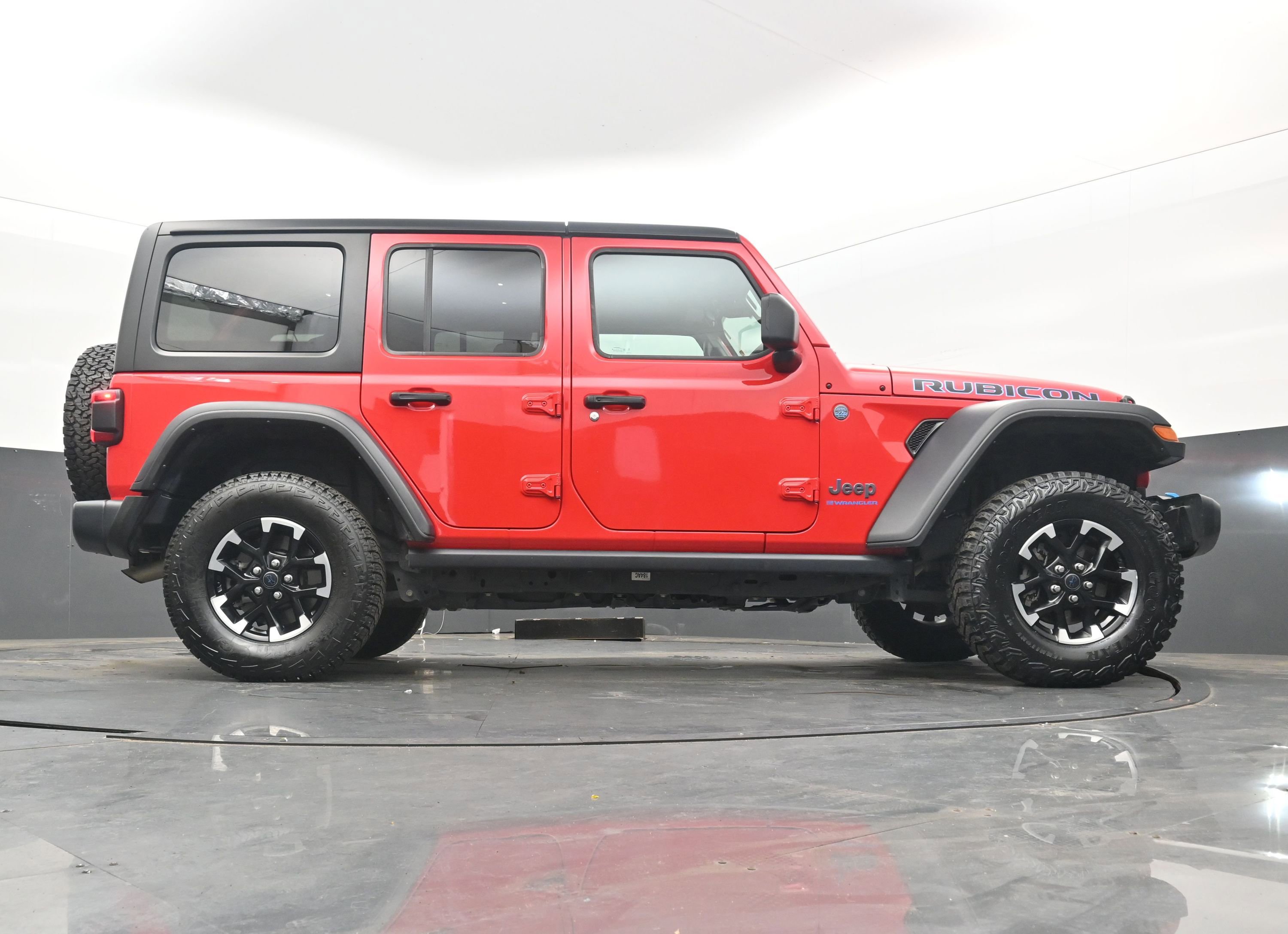 Used 2024 Jeep Wrangler Unlimited Rubicon 4xe image 32