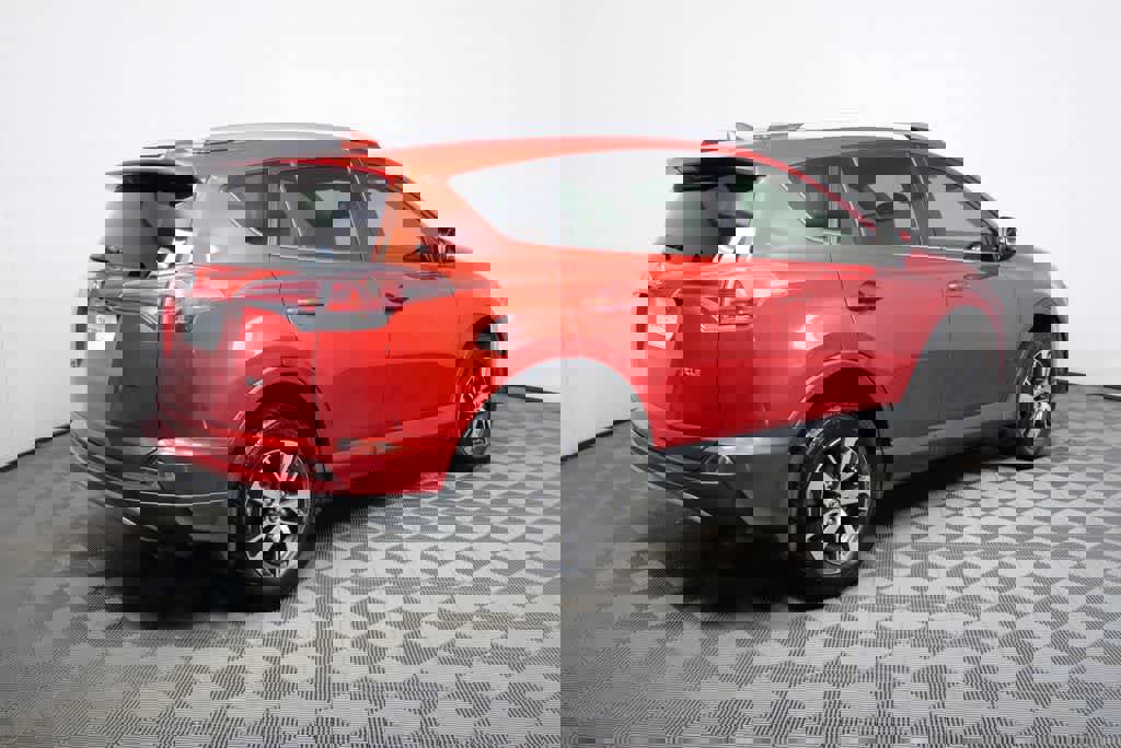Used 2017 Toyota RAV4 XLE image 5
