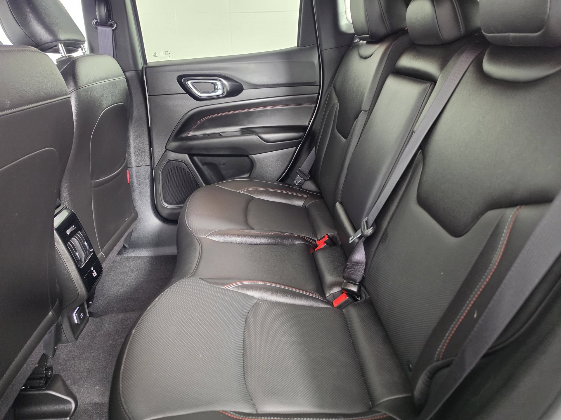 Used 2025 Jeep Compass Trailhawk w/ Trailhawk Elite Group AWD/4WD image 32
