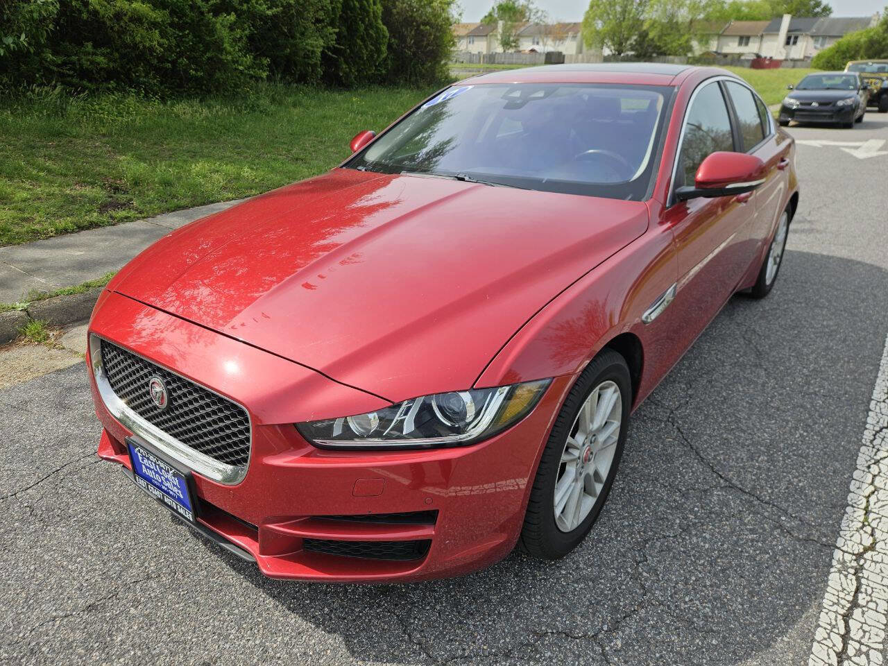 Used 2017 Jaguar XE Premium image 3