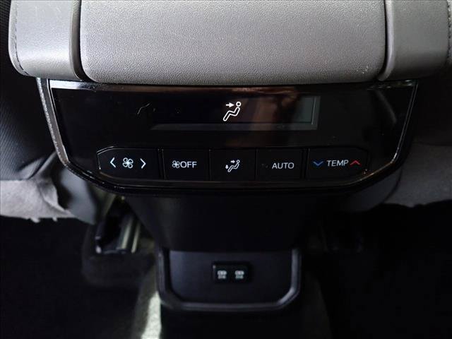 Used 2020 Toyota Highlander LE AWD/4WD image 11