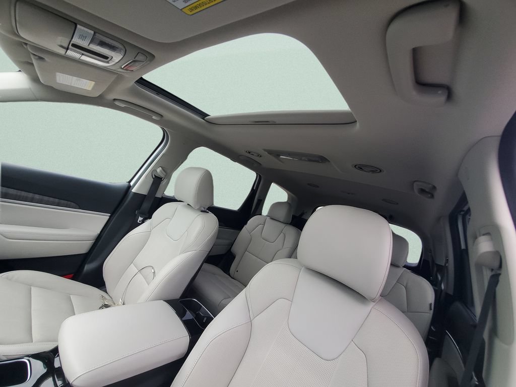 Used 2025 Kia Telluride EX w/ EX Captain's Chair Package AWD/4WD image 17
