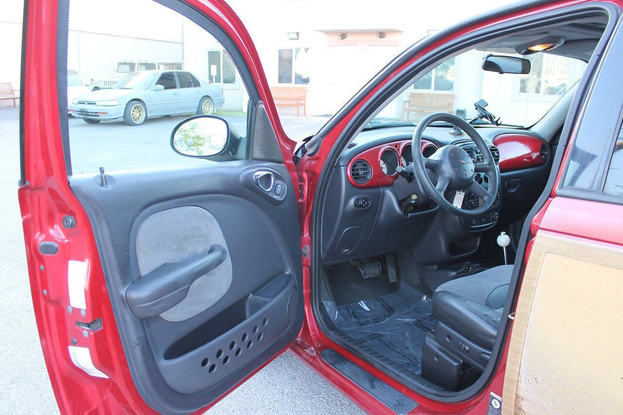 Used 2004 Chrysler PT Cruiser Limited FWD image 20