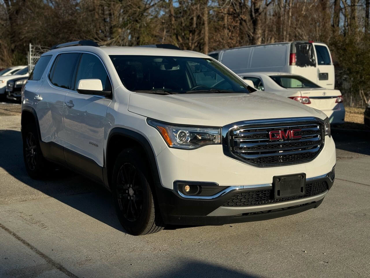 Used 2019 GMC Acadia SLT FWD image 2