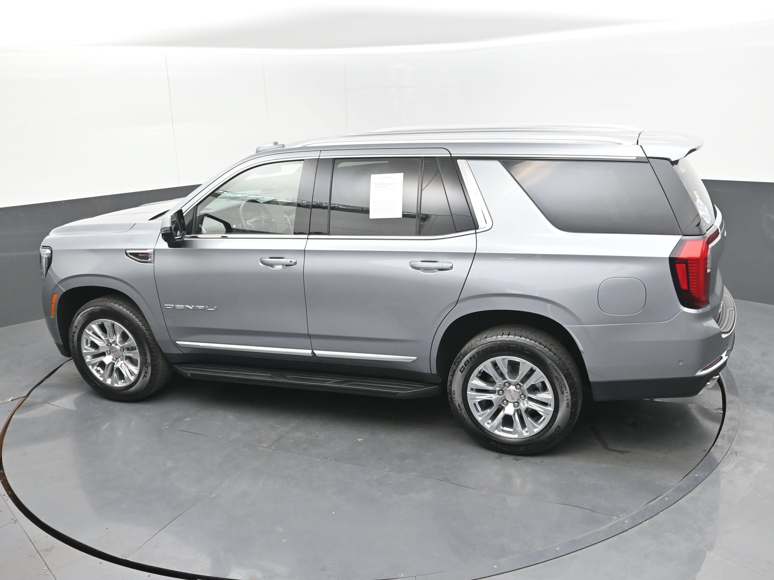 Used 2025 GMC Yukon Denali RWD image 41