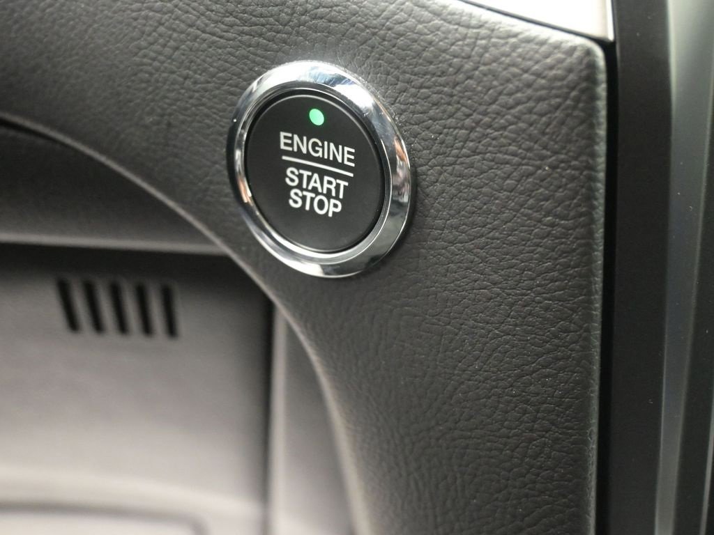 Used 2024 Ford Edge SE image 32