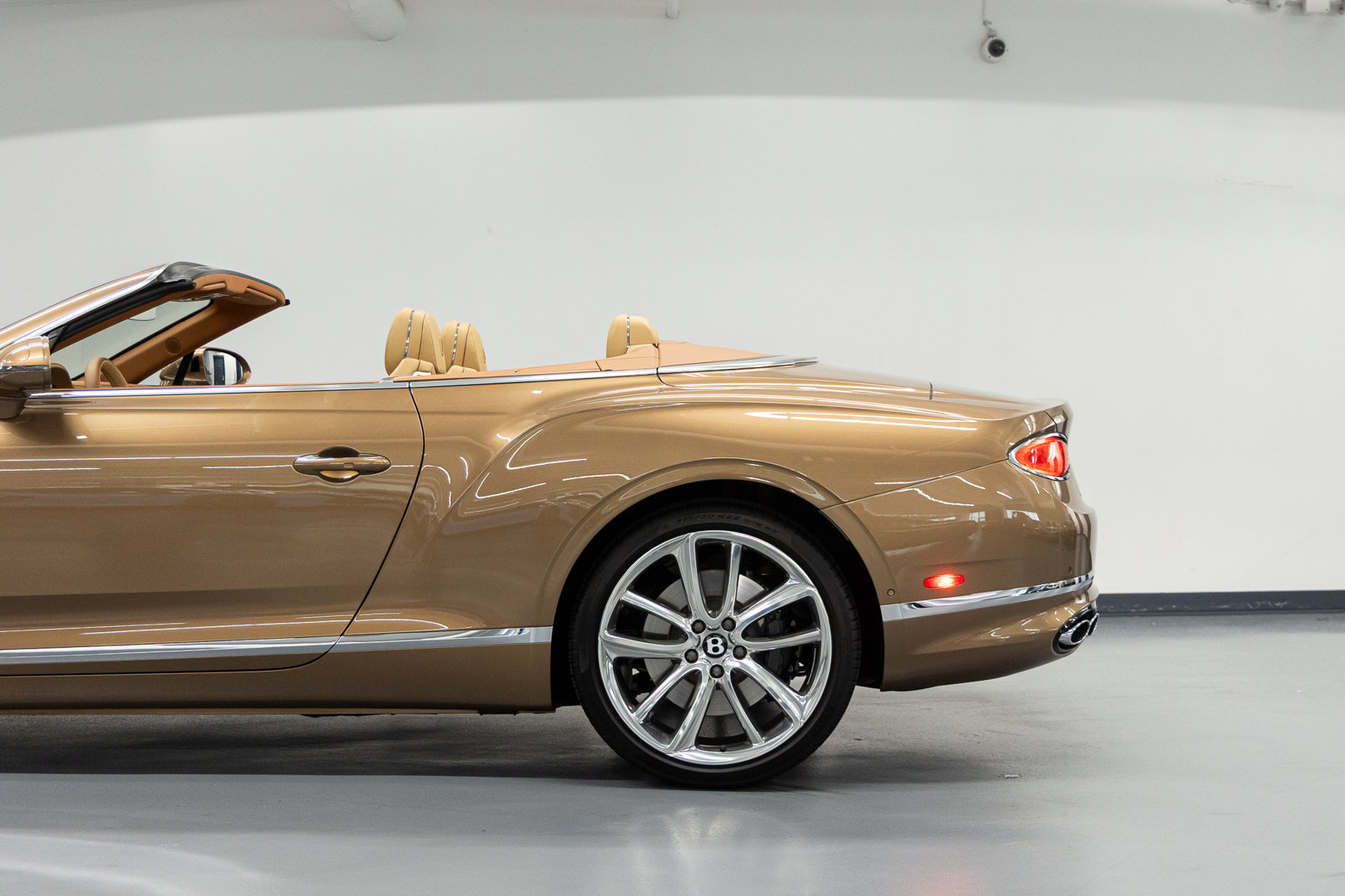 Used 2023 Bentley Continental GT Azure AWD/4WD image 14