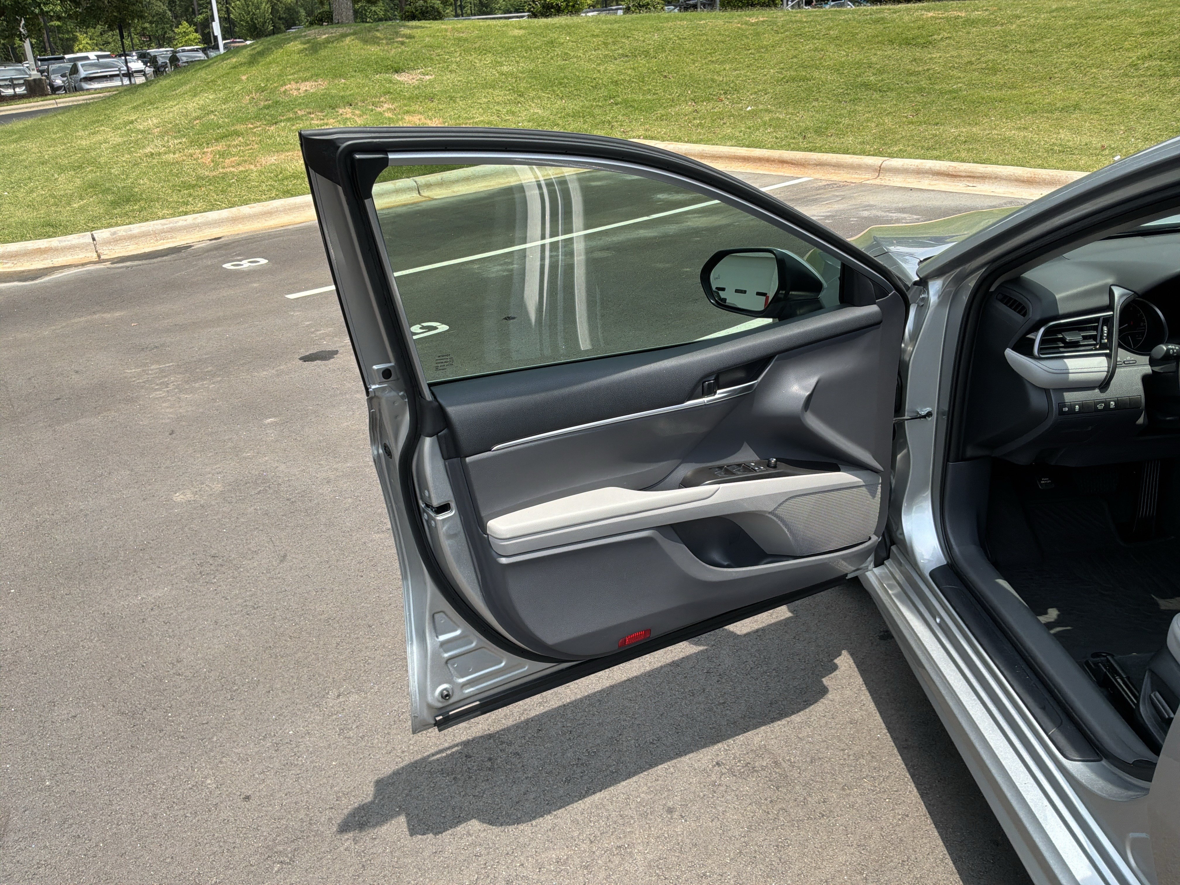 Used 2023 Toyota Camry SE w/ Convenience Package FWD image 14