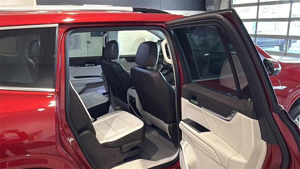 Used 2024 GMC Acadia Denali image 14