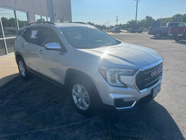 Used 2022 GMC Terrain SLE w/ Driver Convenience Package FWD image 3