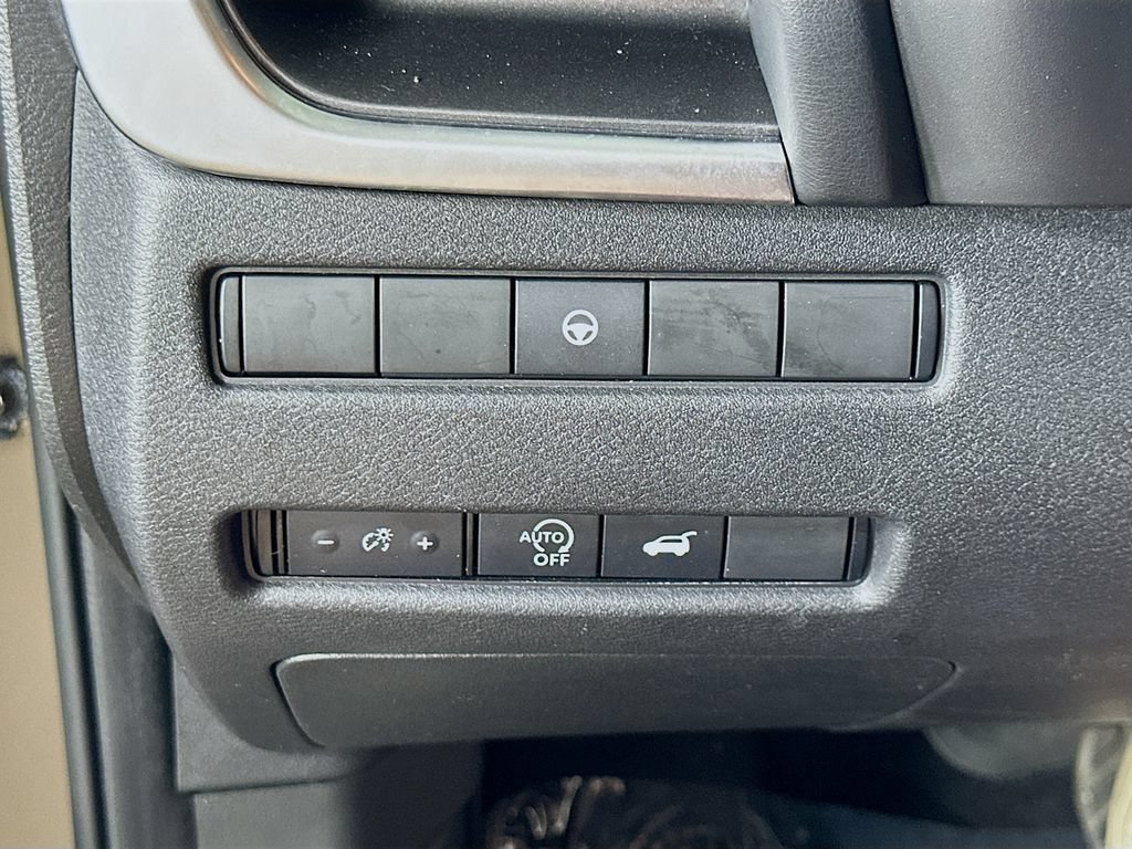 Used 2025 Nissan Rogue SV AWD/4WD image 20