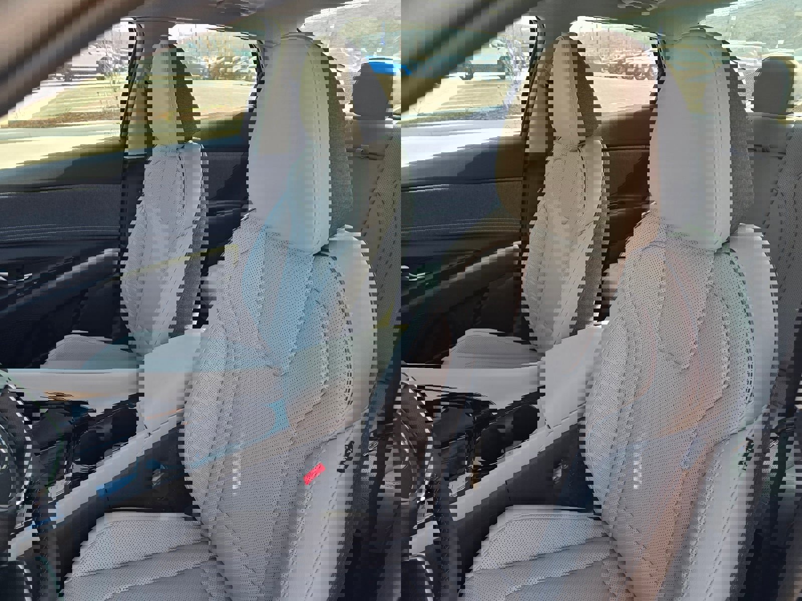 New 2025 Hyundai Elantra Limited image 12