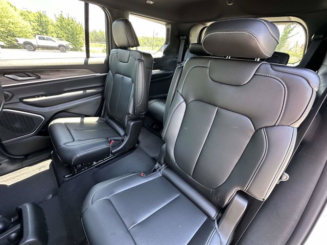 New 2026 Jeep Grand Cherokee L Limited w/ Luxury Tech Group II AWD/4WD image 25