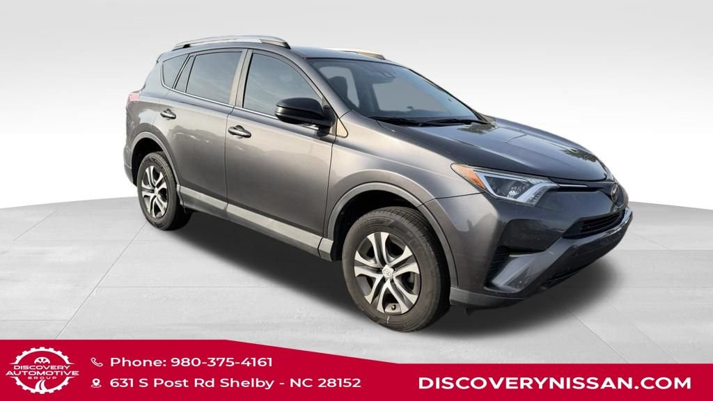 Used 2018 Toyota RAV4 LE FWD image 2