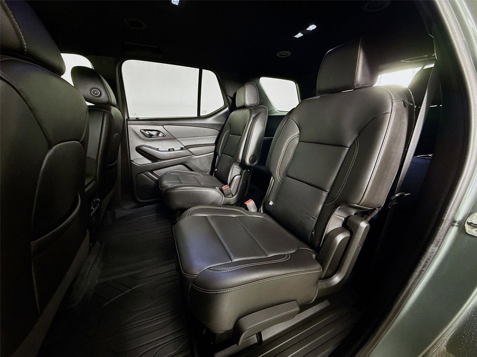 Used 2022 Chevrolet Traverse LT image 23