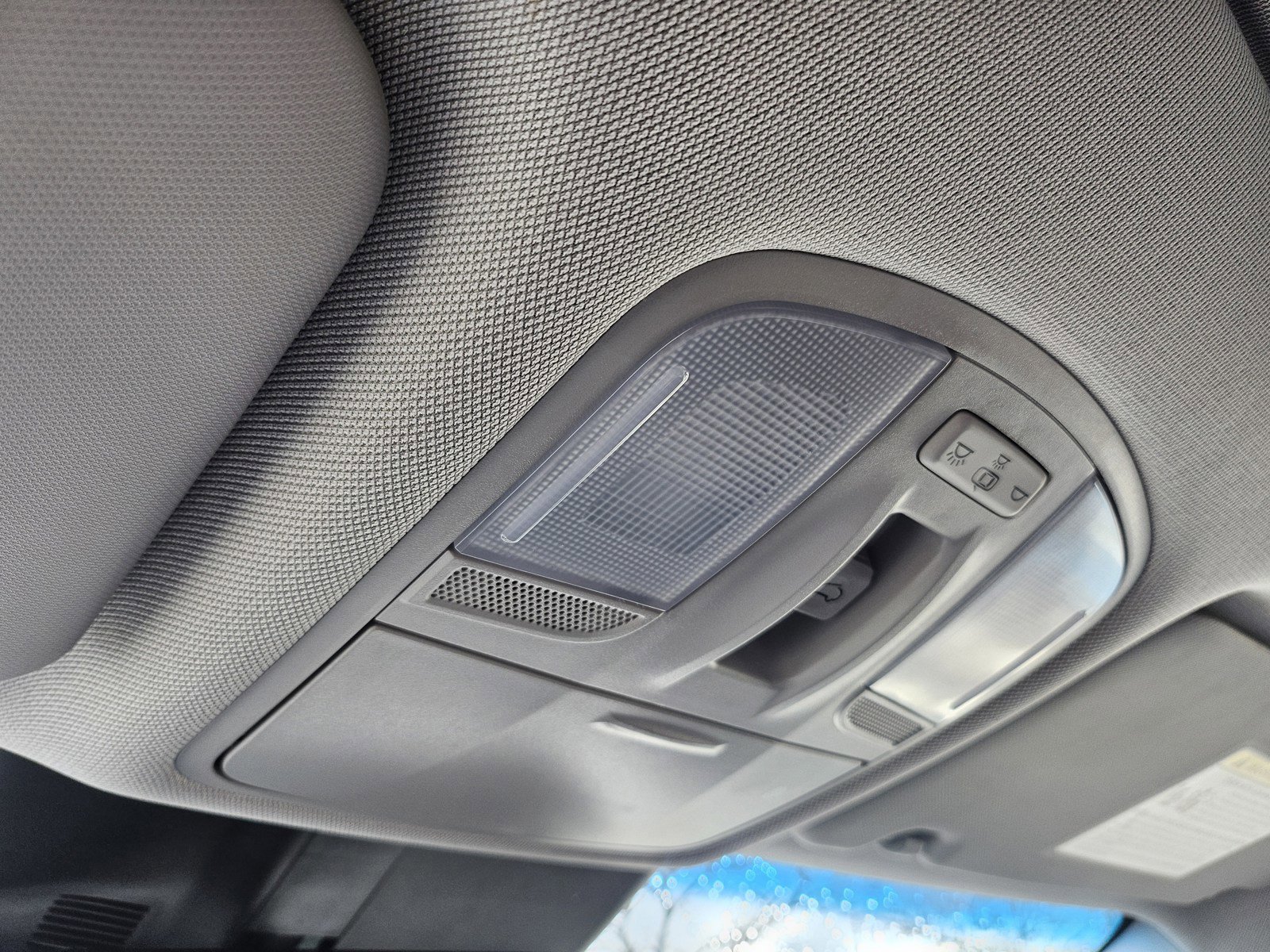 Used 2022 Hyundai Kona Limited w/ Cargo Package image 12