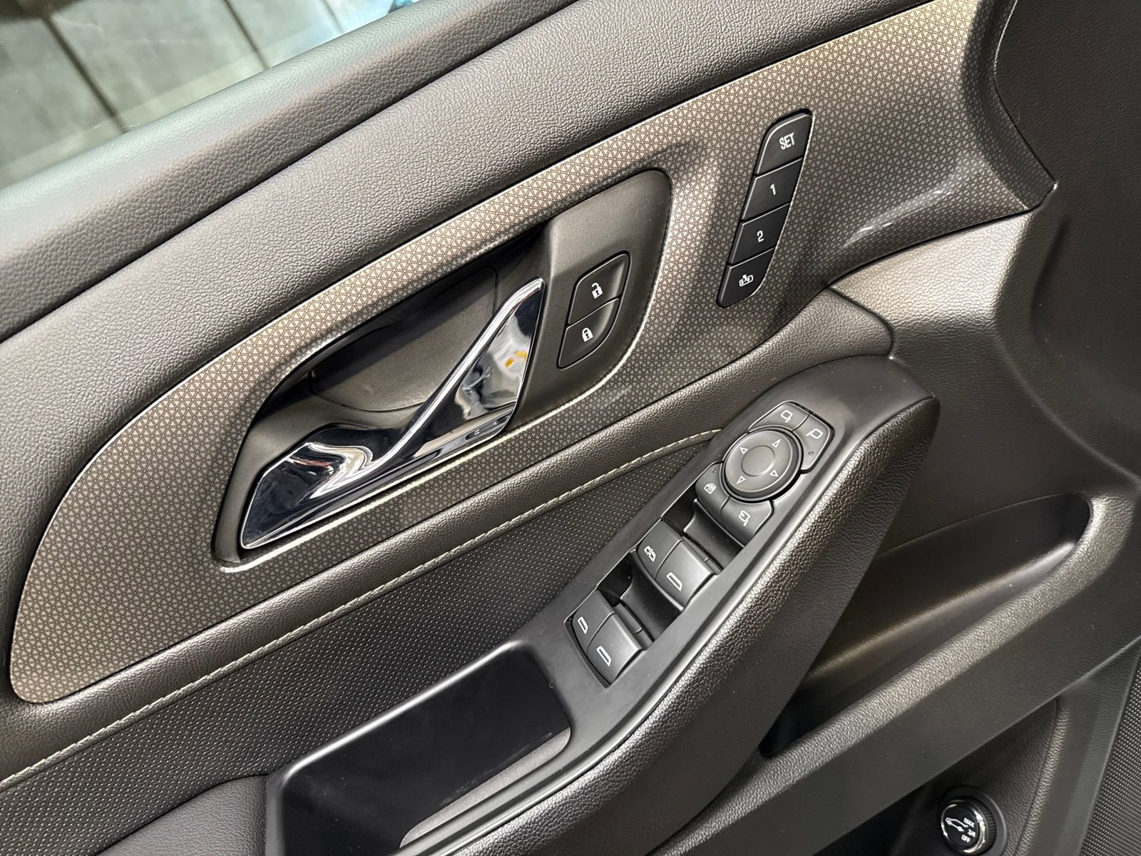 Used 2023 Chevrolet Traverse Premier image 13